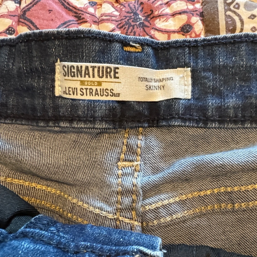 Levi Strauss Signature Totally Shaping Skinny Jeans - Picture 2 of 5